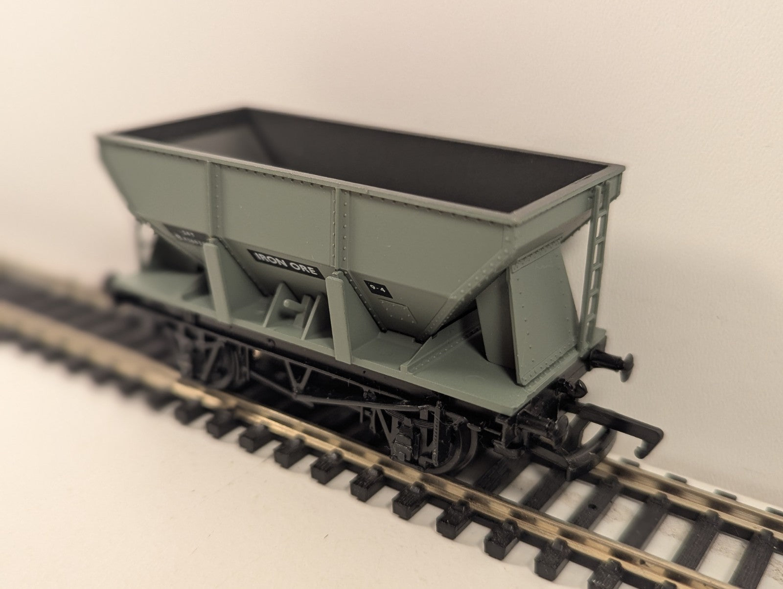 Replica Railways OO Gauge 24T Iron Ore Hopper B436872 boxed