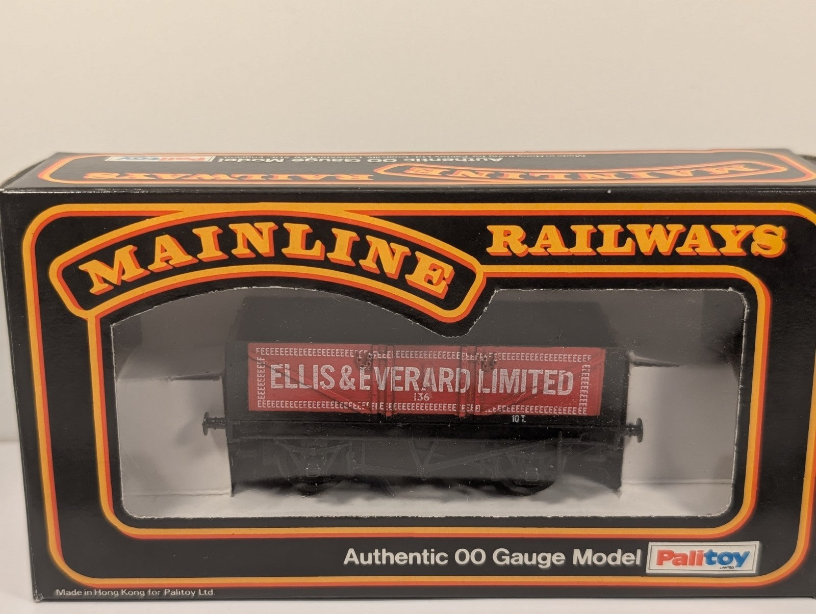 Mainline 37131 OO Gauge 5 Plank Wagon Ellis & Everard Ltd