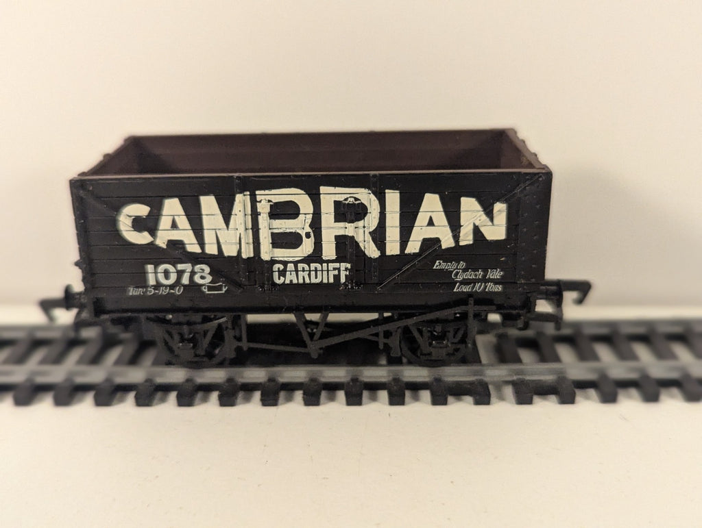 Mainline OO Cambrian Cardiff 7 Plank Wagon 1078