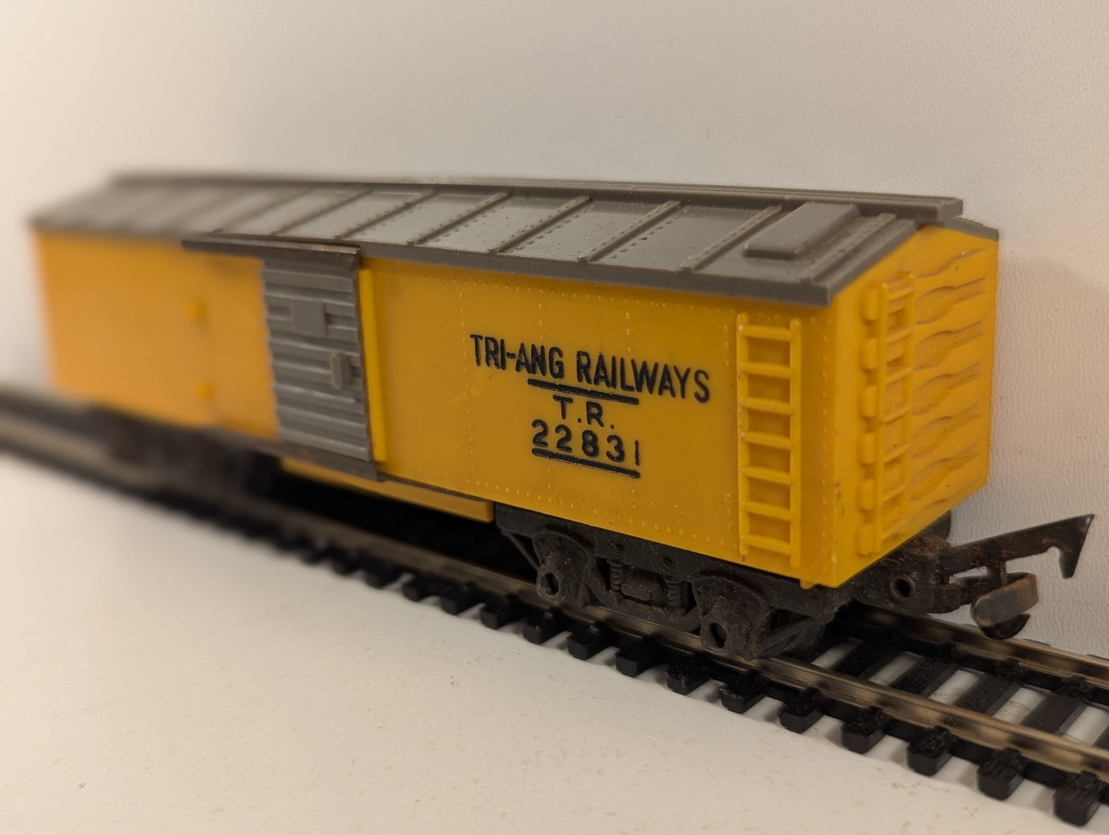 Tri-ang Railways R114 OO Gauge Yellow Box Car