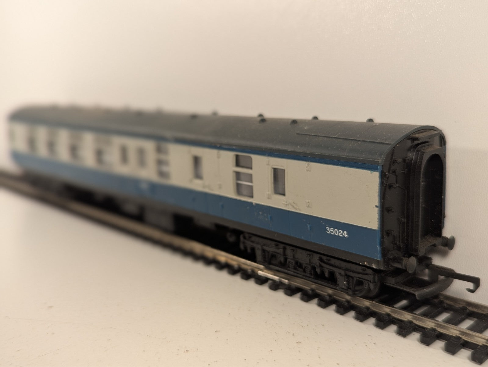 Tri-ang OO Gauge BR Blue/Grey Mk1 Brake Second Coach