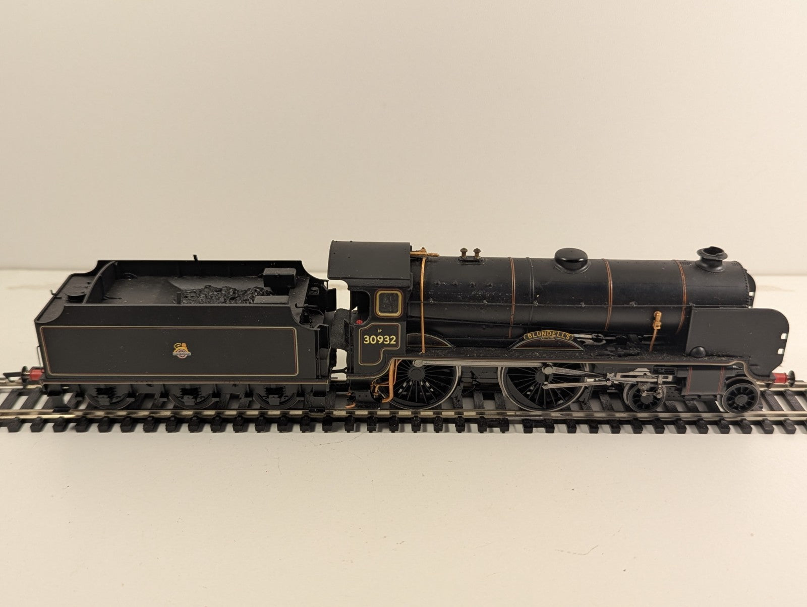 Hornby R2744 BR Schools Class 4-4-0 “Blundell’s” – DCC Ready