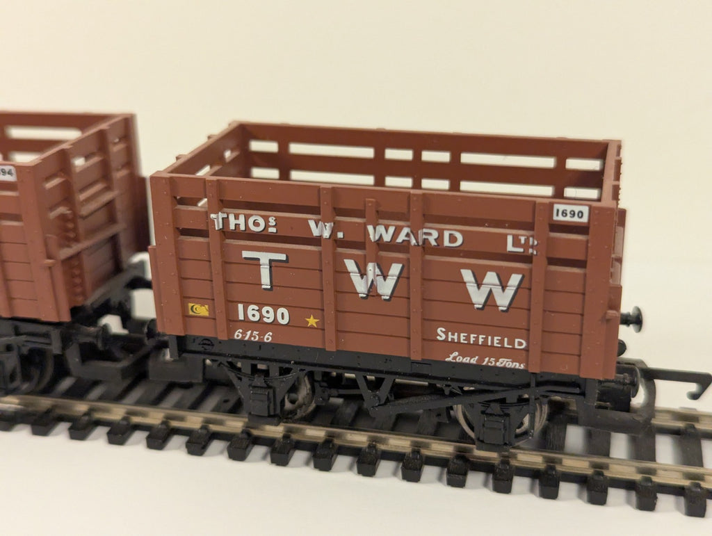 Hornby OO Gauge R6037 Thomas W. Ward Coke Wagon Set (1 Wagon Damaged)