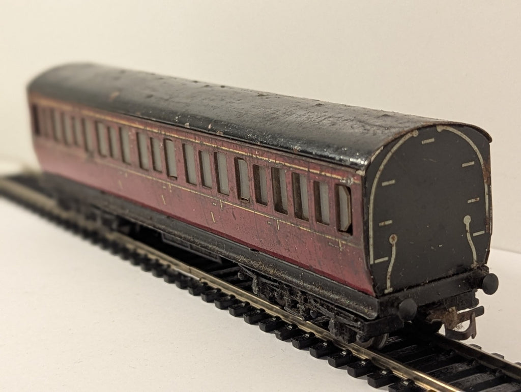 Hornby Tinplate OO Gauge Maroon Suburban Coach
