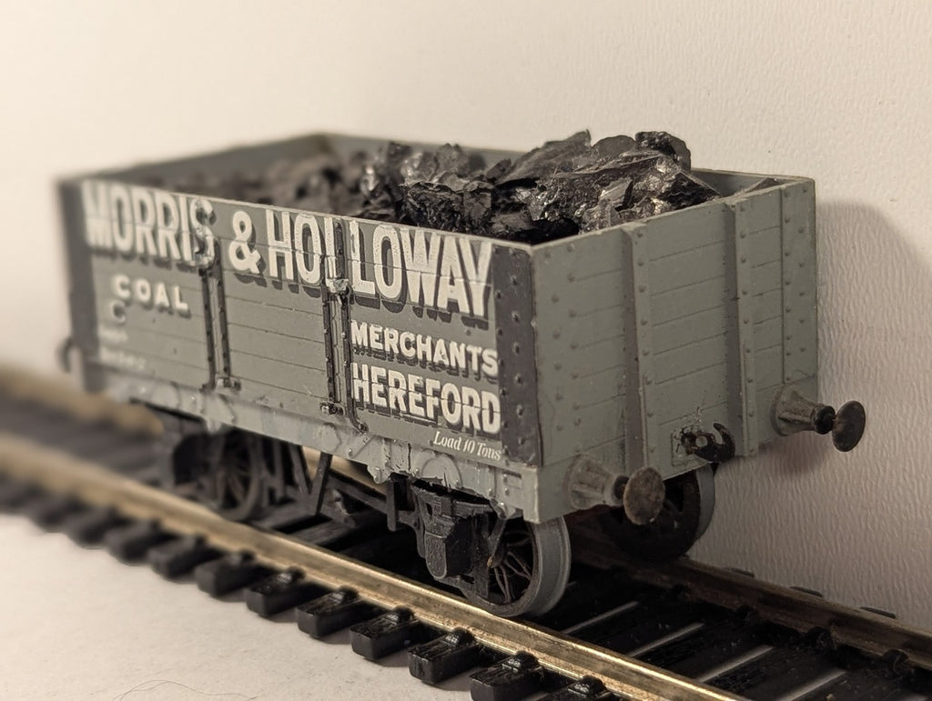 Hornby OO Gauge 7 Plank Coal Wagon 'Morris & Holloway' Goods Wagon R6373