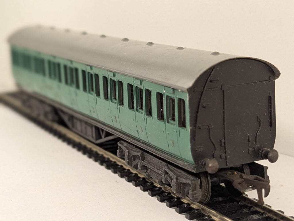 Graham Farish OO Gauge Southern SR Suburban Coach Boxed