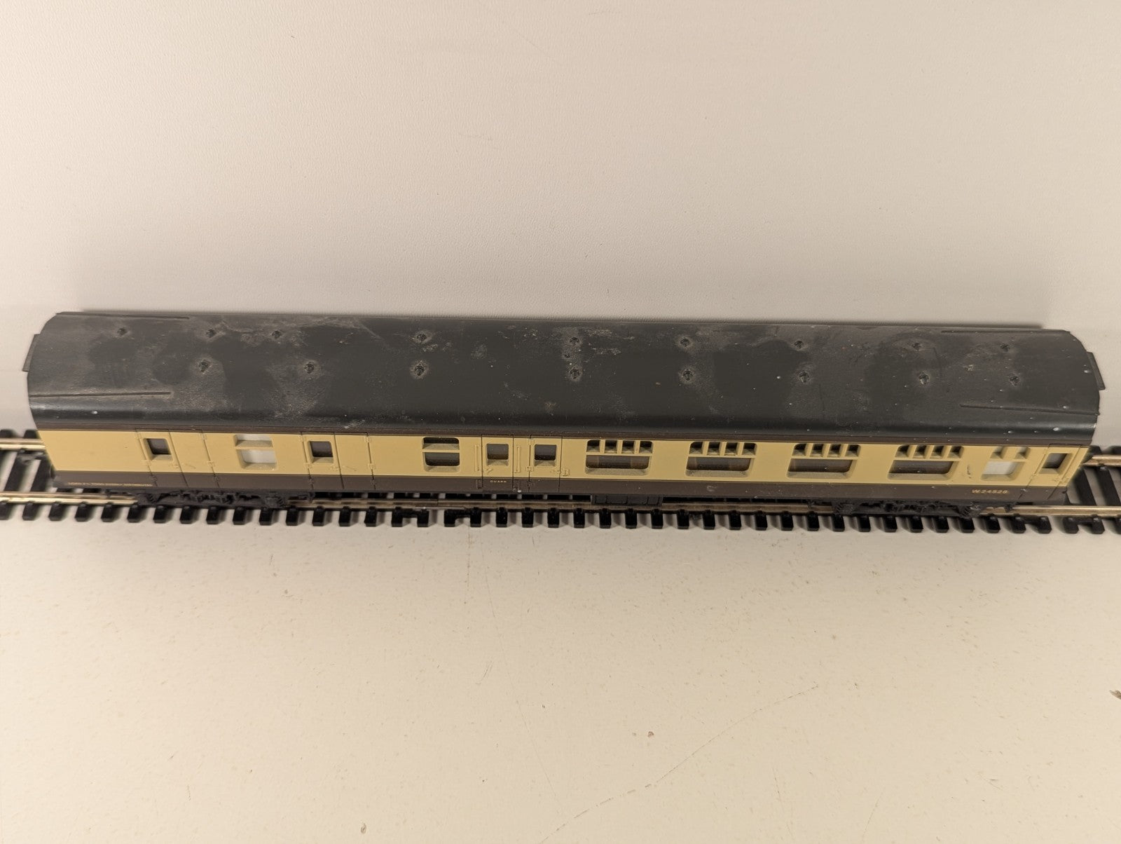 Lima OO Gauge BR Mk1 Brake Coach Chocolate & Cream