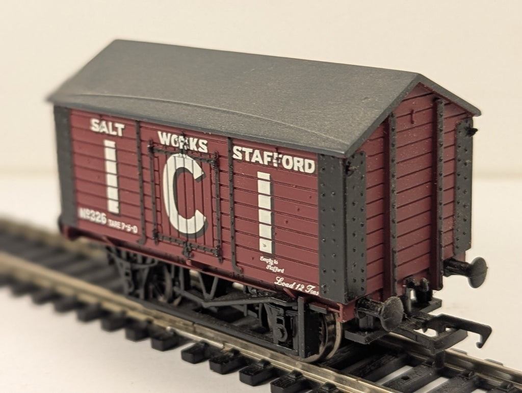 Bachmann OO Gauge 12 Ton Peaked Roof Salt Van Goods Wagon 326