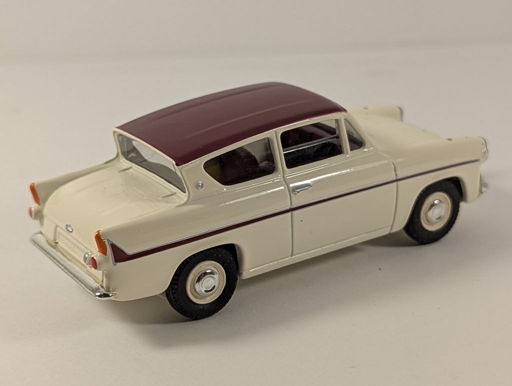 Vanguards 1:43 Ford Anglia Die-cast Model Car White / Maroon VA1002