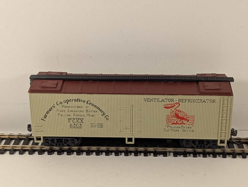 40ft Wood Refrigerator Car Farmers' Co-operative Creamery Co HO Gauge Box Car