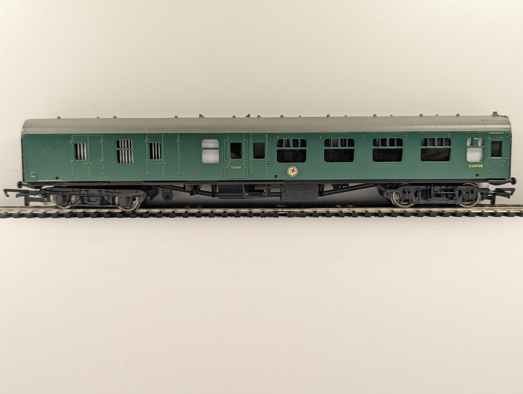 Mainline OO Gauge Mark 1 Type Coach BSK Passenger Coach S34938