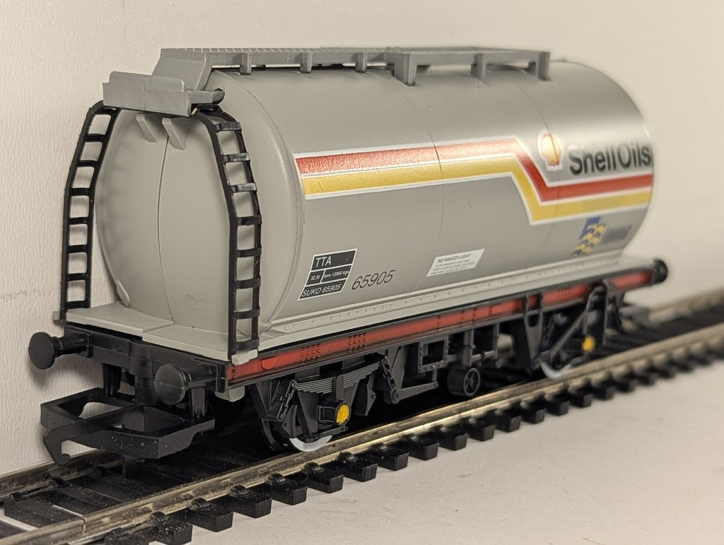 Hornby OO Gauge TTA Shell Oils Tank Wagon Goods Wagon 65905 Shell Oils Grey R236