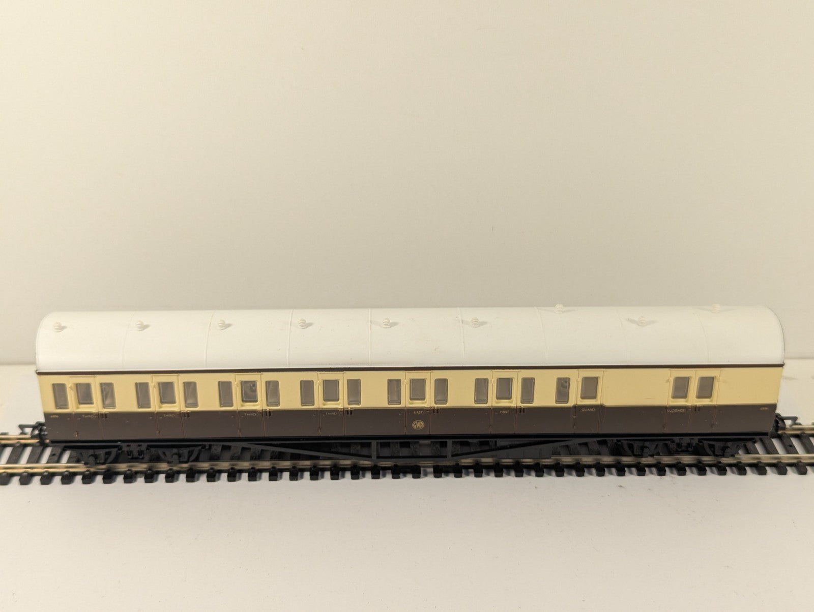 Airfix OO Gauge GWR Suburban B Set Coach Boxed