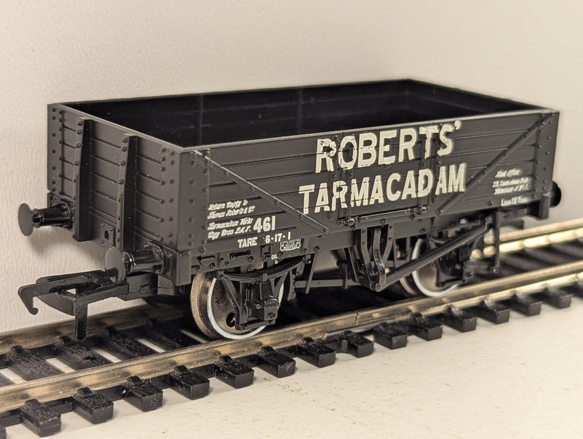Bachmann Branchline 37-037 5 Plank Wagon “Roberts Tarmacadam”