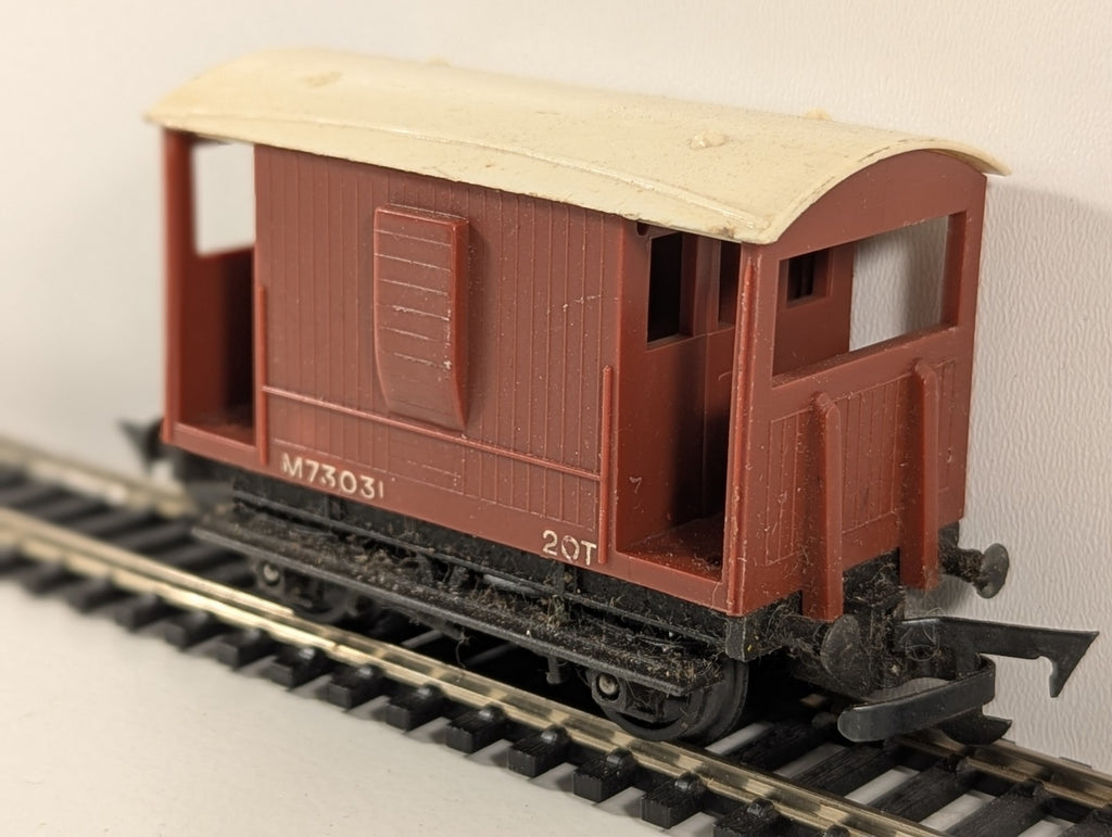 Tri-ang R16 – BR Standard 20-Ton Brake Van