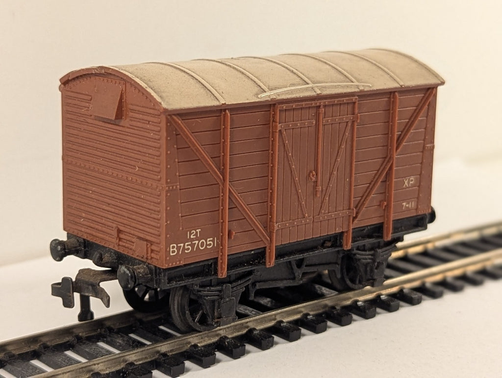 Hornby Dublo SD6 12 Ton Ventilated Van OO Gauge