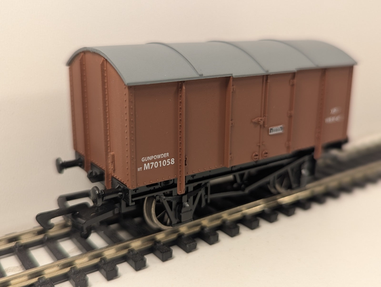 Dapol B700 OO BR Gunpowder Van M701058