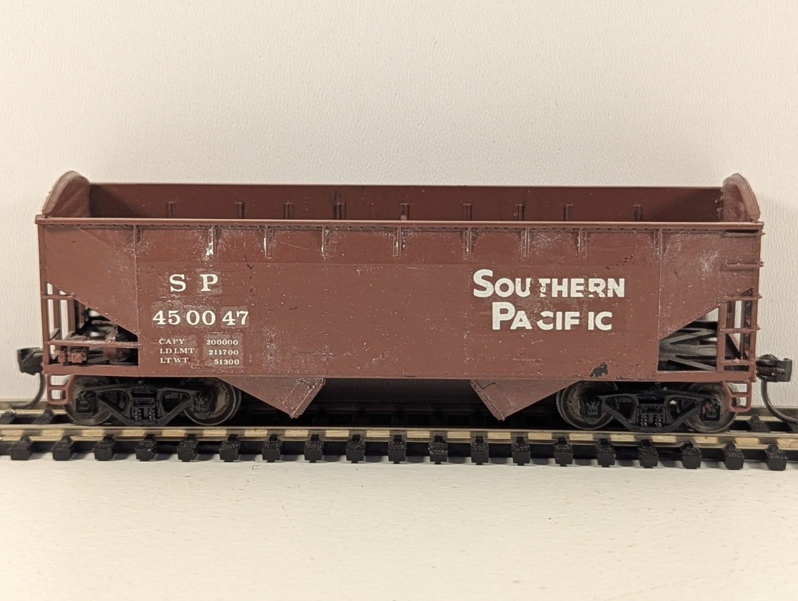 Athearn HO Gauge Southern Pacific Hopper Wagon – Renumbered