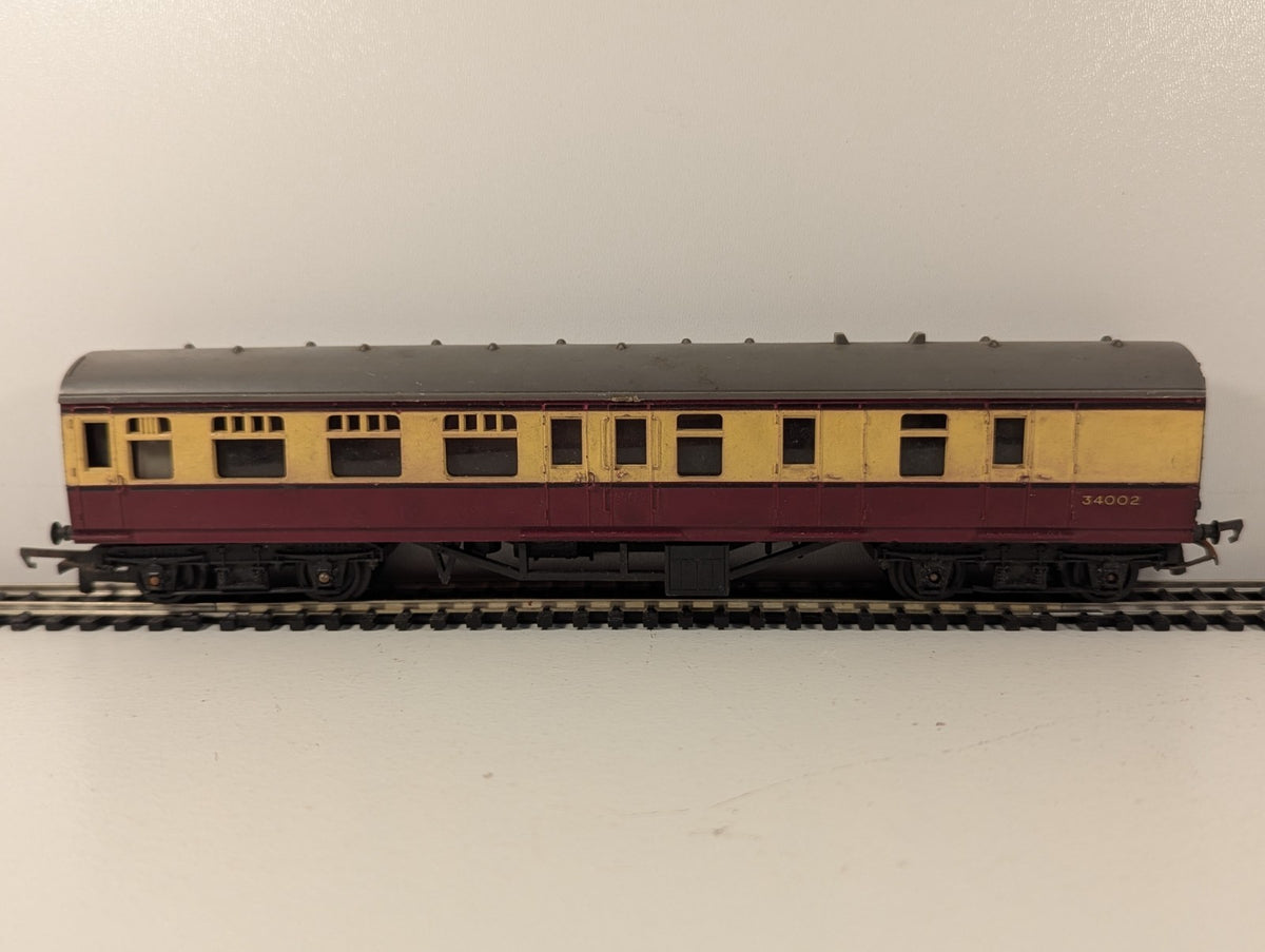 Tri-ang OO Gauge R28/220 Brake Coach 34002 Crimson & Cream