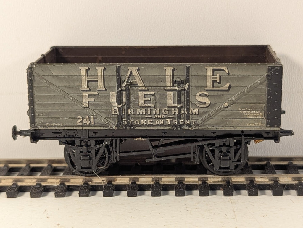Airfix OO Gauge 7 Plank Open Wagon Goods Wagon 241 Hale Fuels grey