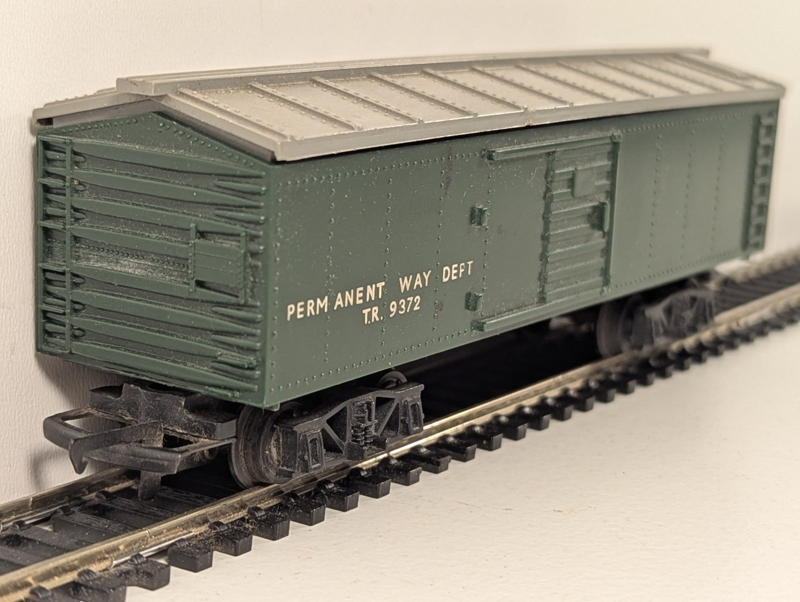 Tri-ang OO Gauge Bogie Utility Van Goods Wagon TR 9372