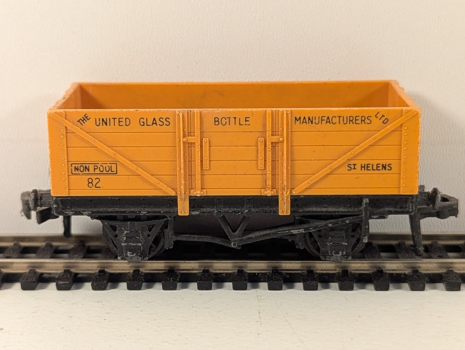 Hornby Dublo United Glass Bottle Manufacturers Wagon OO Gauge - Missing Buffer