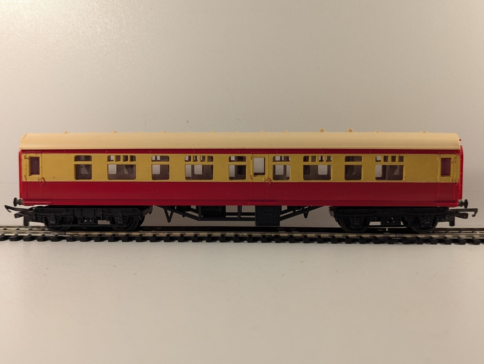 Tri-ang OO Gauge BR Mk1 Composite Coach Passenger Coach BR Crimson