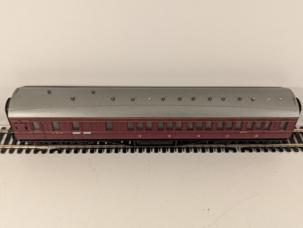 Bachmann OO Gauge LMS 3rd Class Corridor Brake Coach Maroon