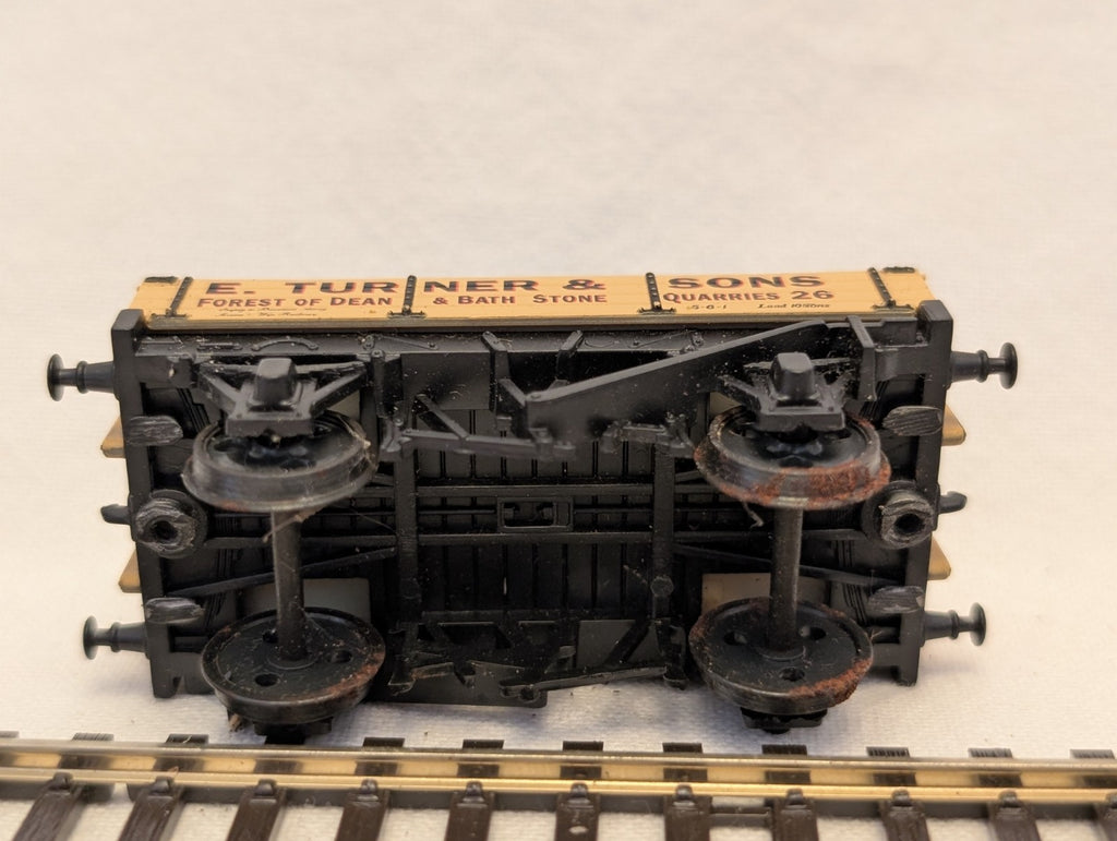 Dapol OO Gauge 4 Plank Wagon E. Turner & Sons Goods Wagon 26
