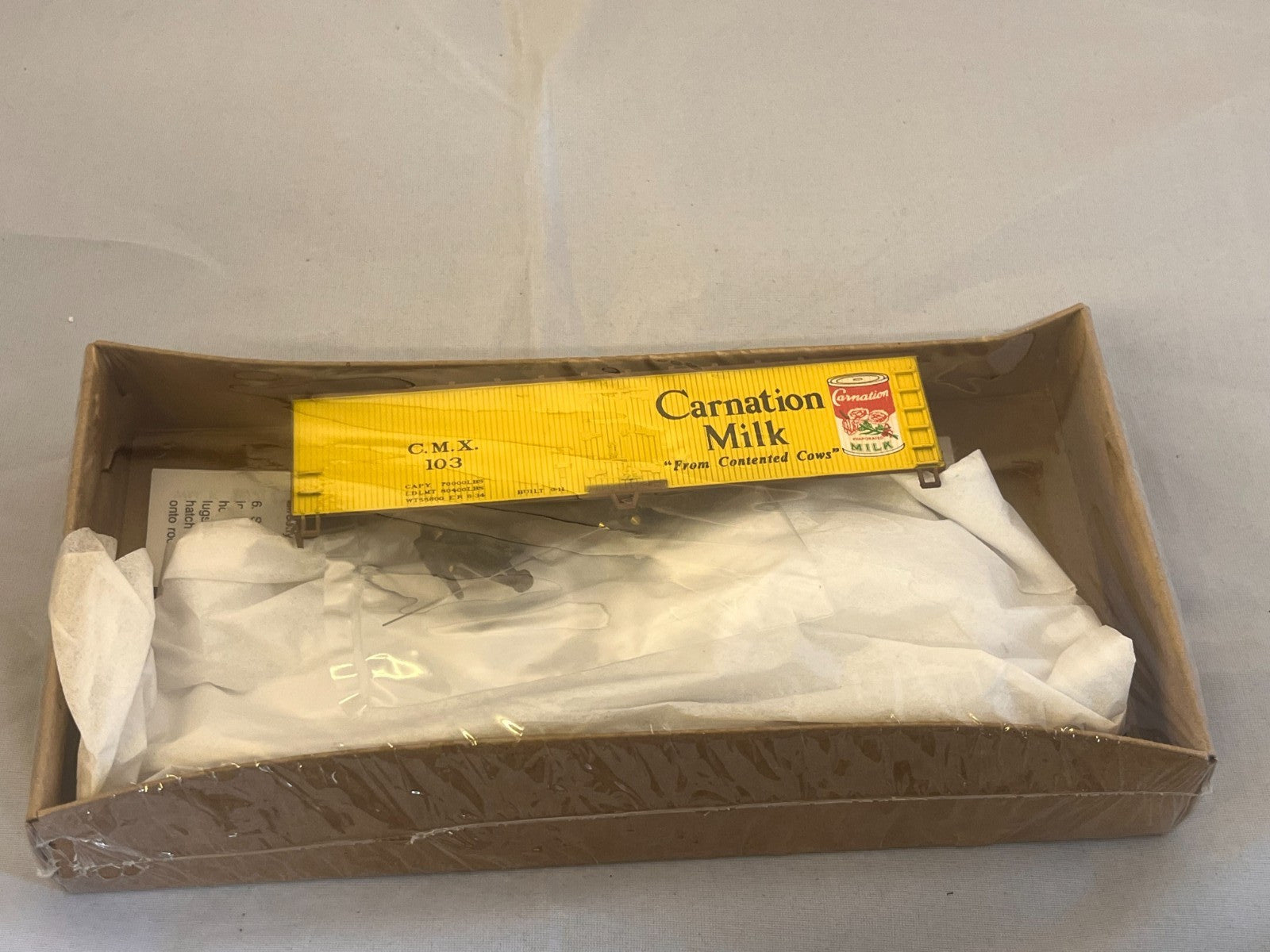 Walthers HO Scale 40ft Carnation Reefer Kit 932-2479