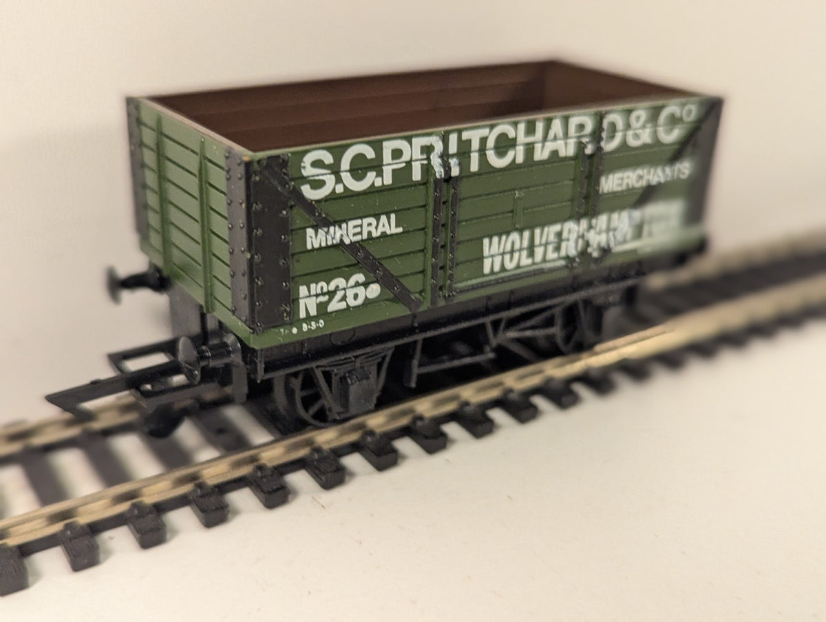 Graham Farish 12112 OO Gauge 7 Plank Wagon – S.C. Pritchard & Co