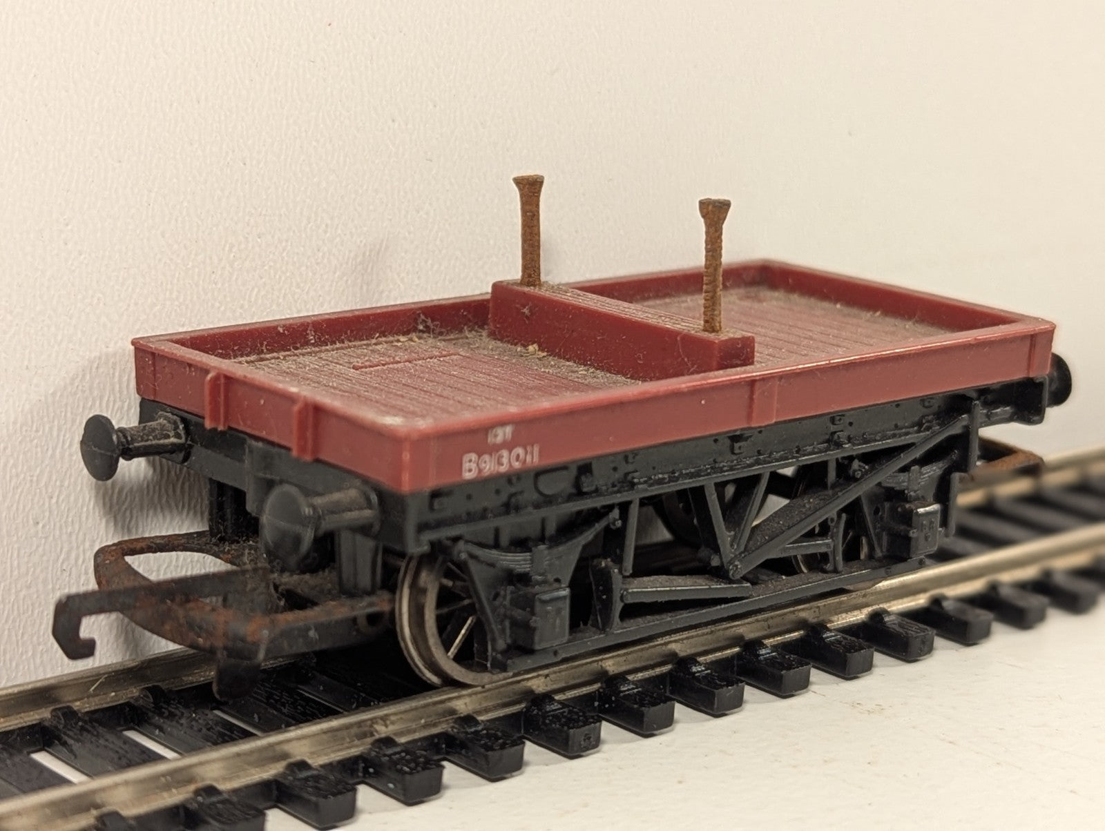 Tri-ang Railways R17 OO Gauge Red Bolster Wagon