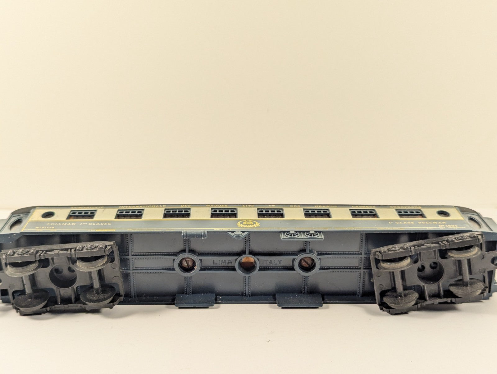 Lima HO Gauge CIWL Pullman 1st Class Coach 4004