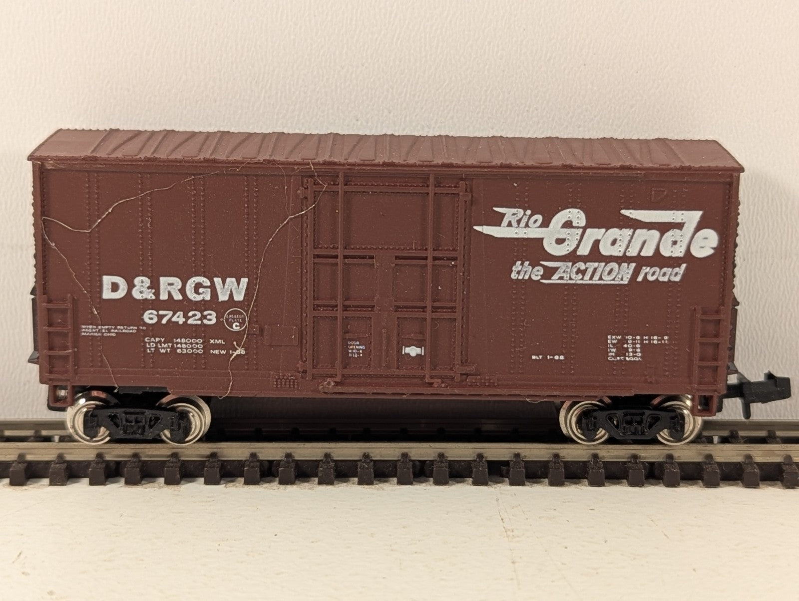 Bachmann N Gauge Denver & Rio Grande Western Hi-Cube Box Car - Missing Coupler