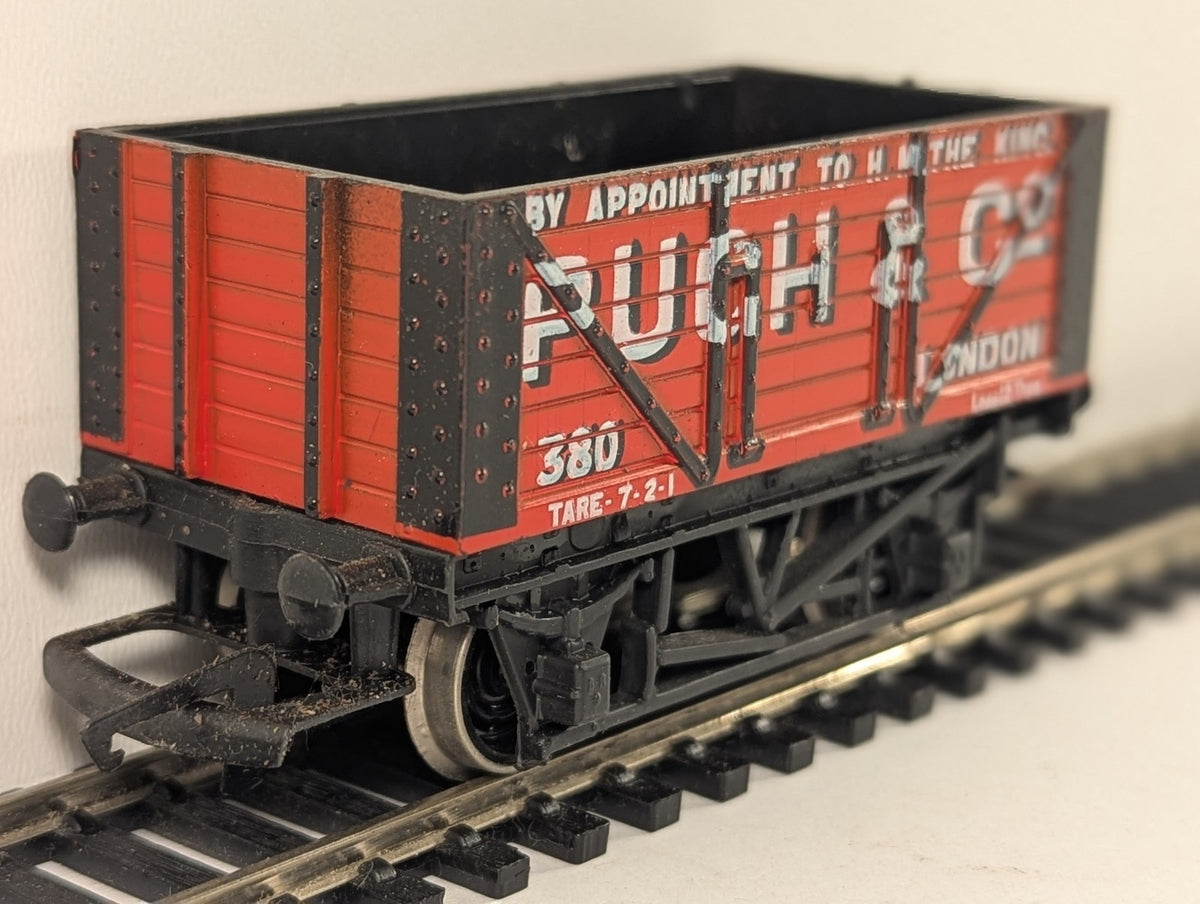 Hornby Railways OO Gauge Pugh & Co 7-Plank Open Wagon 380 Pugh & Co Red R010
