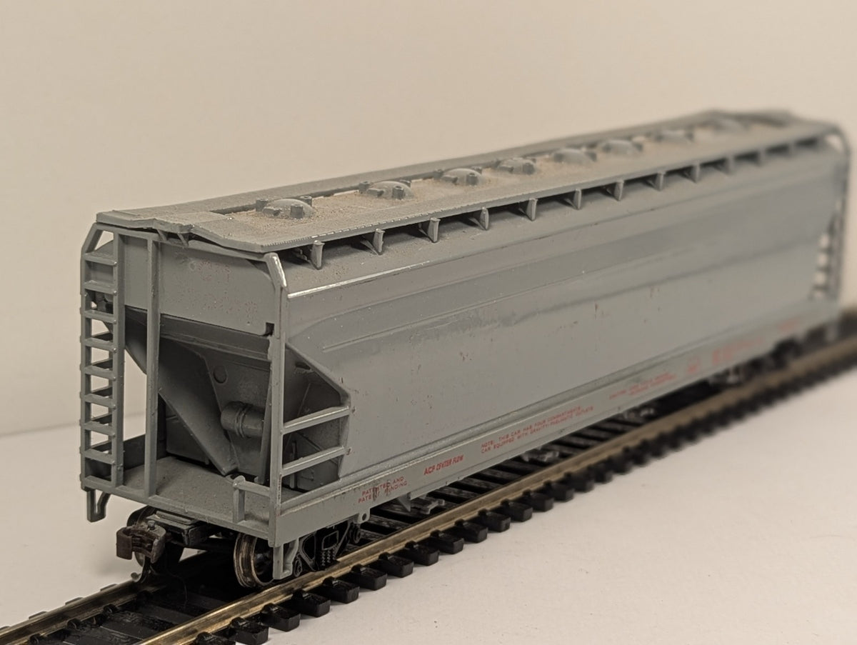 Bachmann 17513 HO Gauge ACF Center Flow Covered Hopper – Repainted