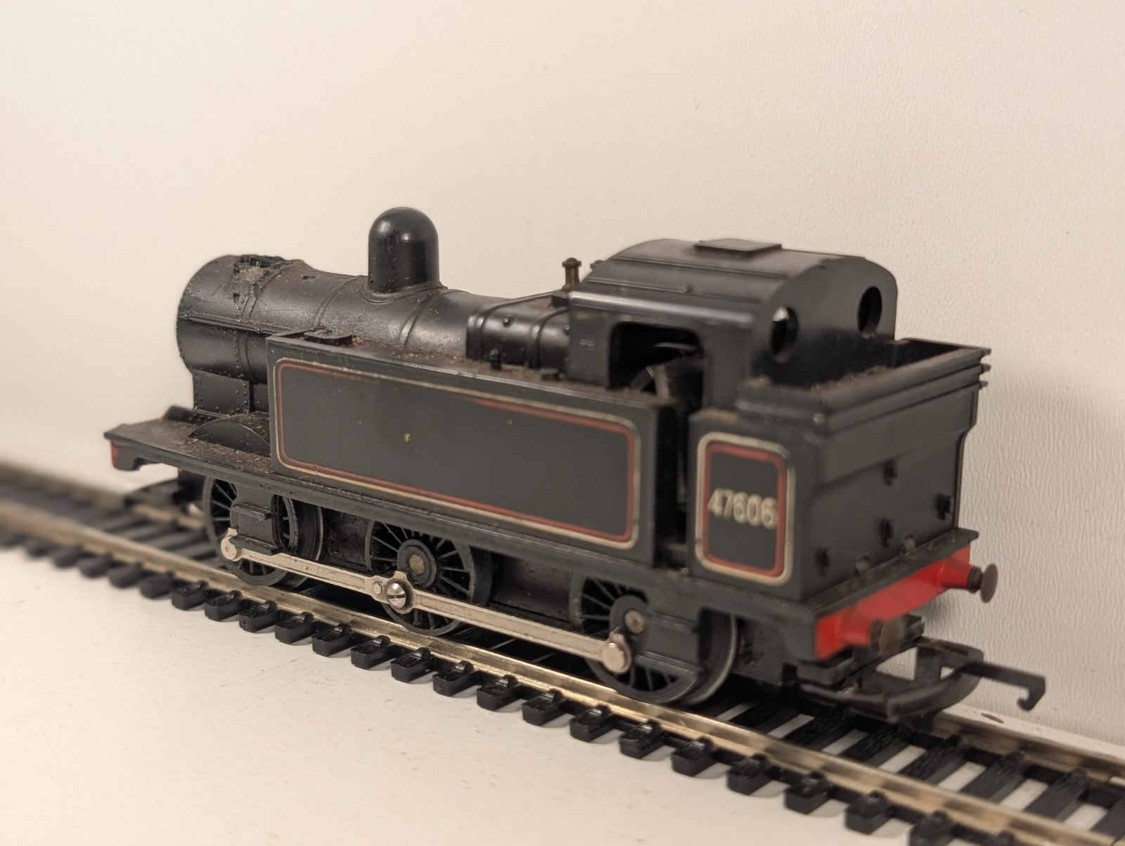 Tri-ang Hornby R52 OO Gauge Class 3F Jinty 0-6-0T BR Black Missing Funnel