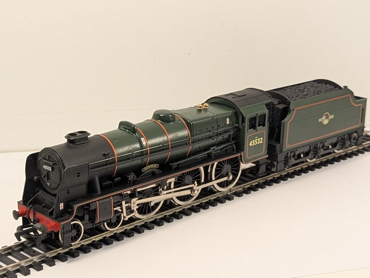 Mainline OO Gauge Rebuilt Patriot Class 'Illustrious' Steam Locomotive