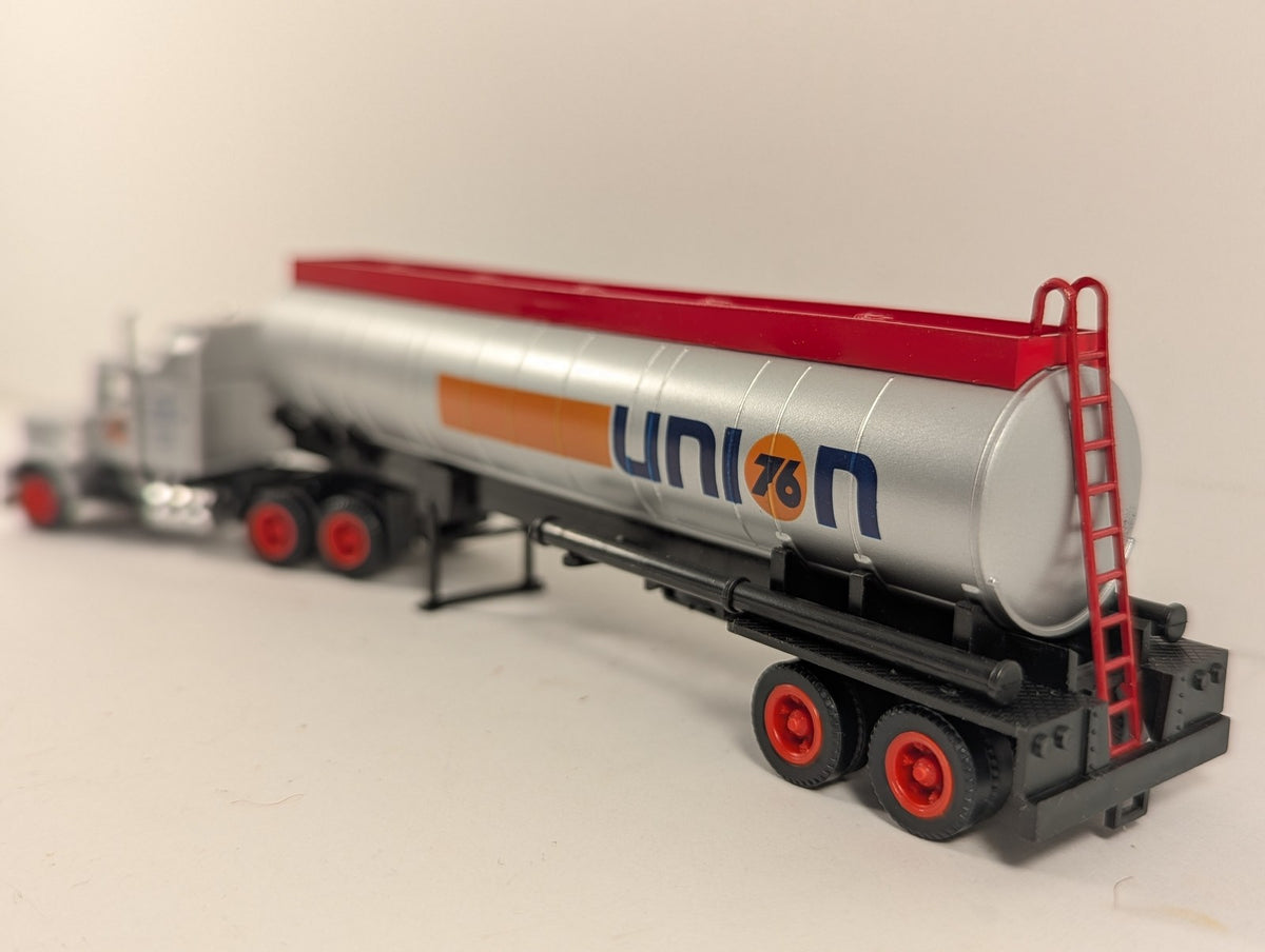 Con-Cor HO Scale Tractor & Oil Tanker Model Truck Union 76 Oil 0004-001004