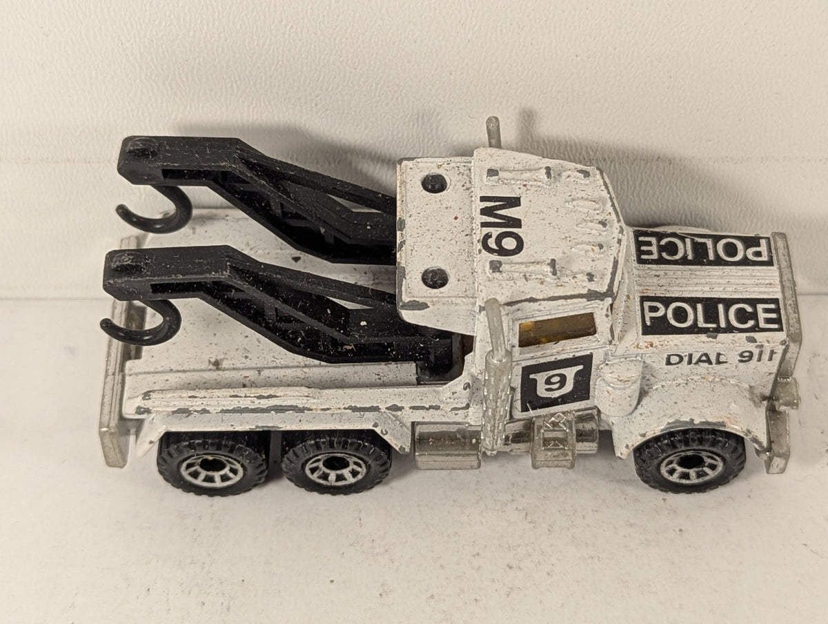 Matchbox Peterbilt Police Wrecker Tow Truck Die-cast Model 9 Police White