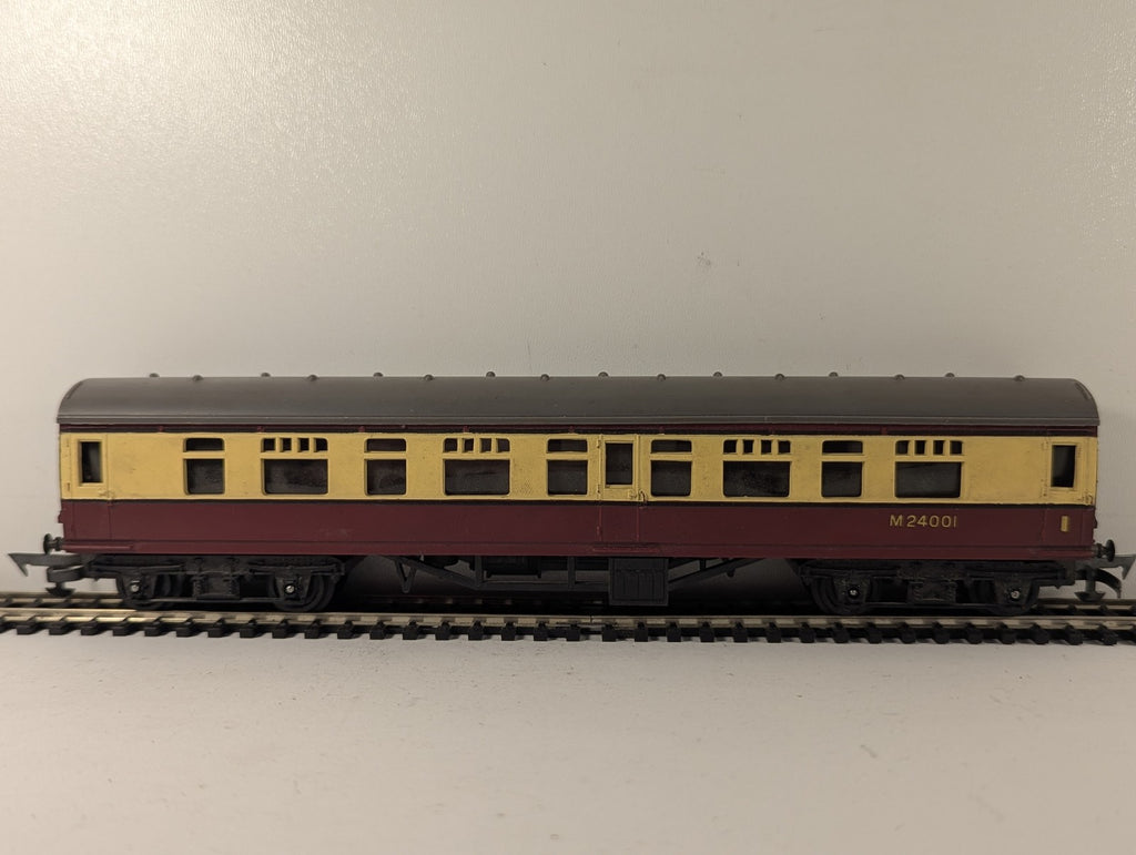 Tri-ang OO Gauge BR Mk1 Composite Coach Passenger Coach M24001