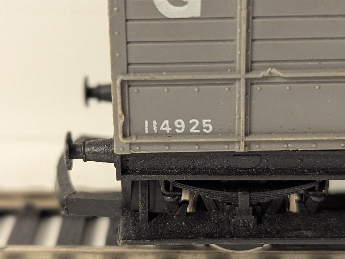 Hornby OO Gauge GWR 20t Toad Brake Van 'Saltney' 114925 GWR Grey R016