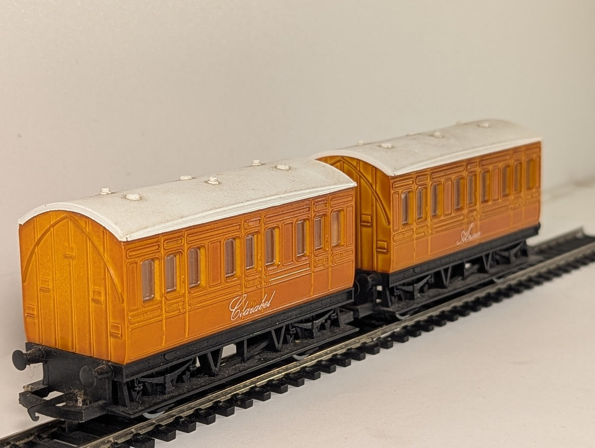 Hornby OO Gauge Annie and Clarabel Coaches Orange R110 / R112