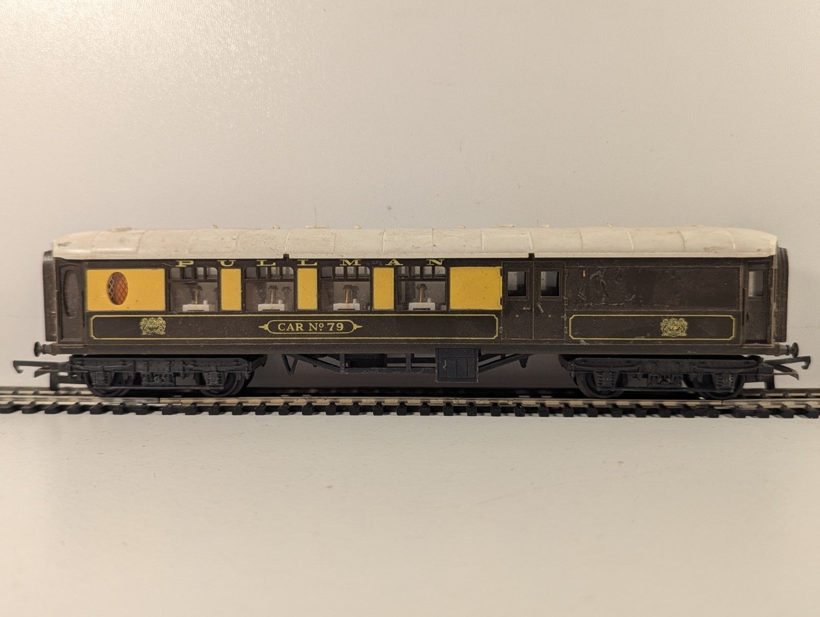 Tri-ang OO Gauge Pullman Brake Third Class Car No. 79 Passenger Coach
