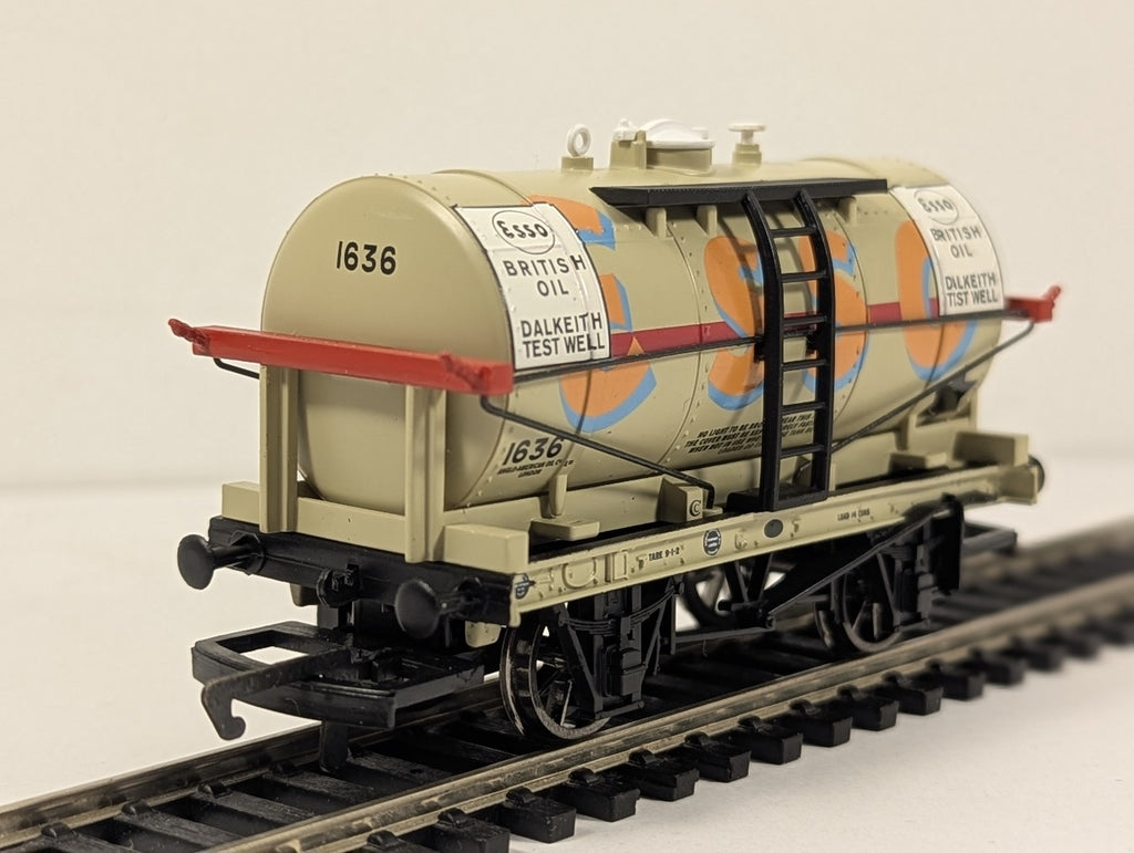 Hornby OO Gauge 14 Ton Tanker Esso Goods Wagon 1636 Esso Dalkeith Test Well