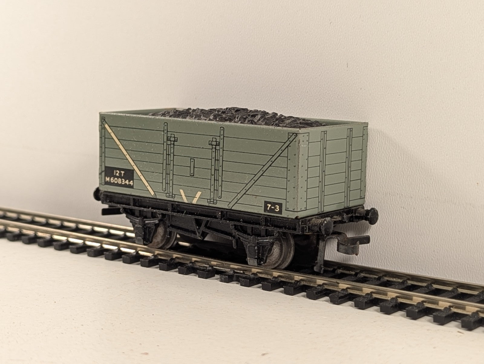 Hornby Dublo 32030 OO Gauge D2 High-Sided Coal Wagon with Coal Load - Boxed