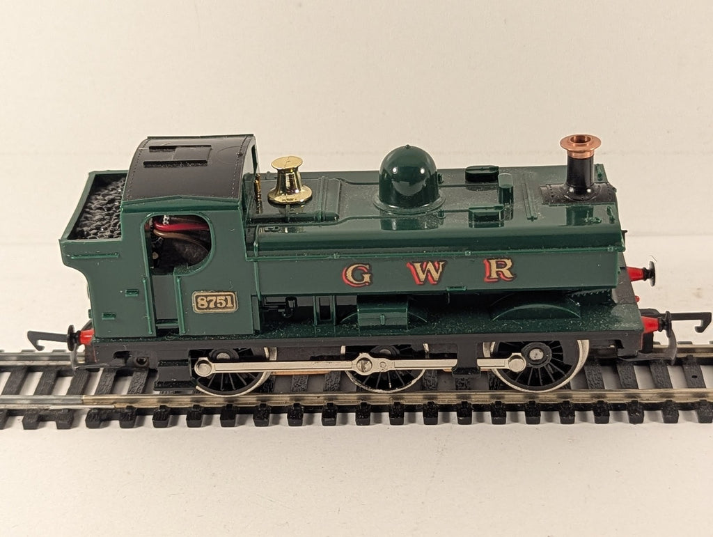 Hornby OO Gauge GWR 57xx Class Pannier Tank Locomotive 8751 GWR Green R.041