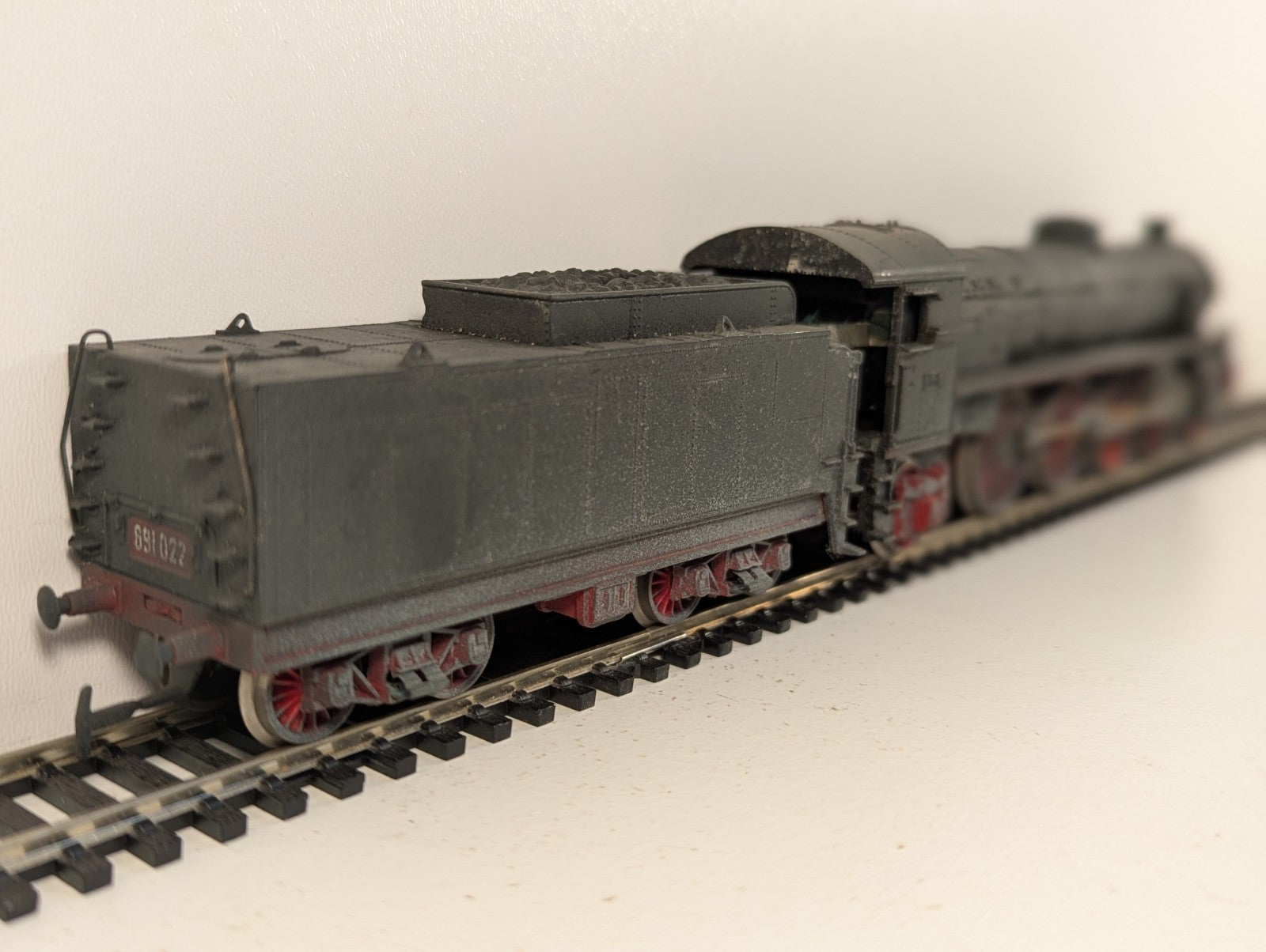 Rivarossi HO Gauge Italian FS Class 691 Steam Locomotive Black