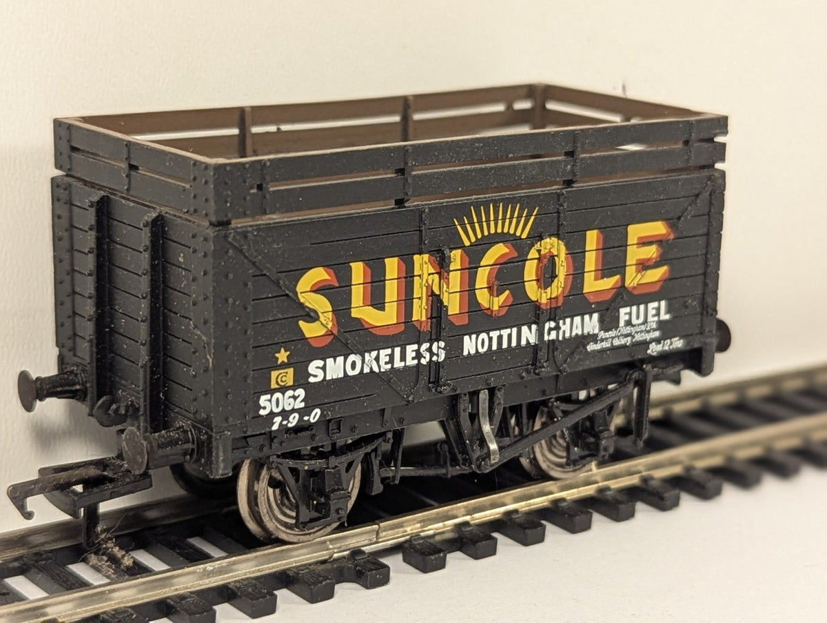 Bachmann Branchline OO Gauge Suncole 7 Plank Wagon with Coke Rails