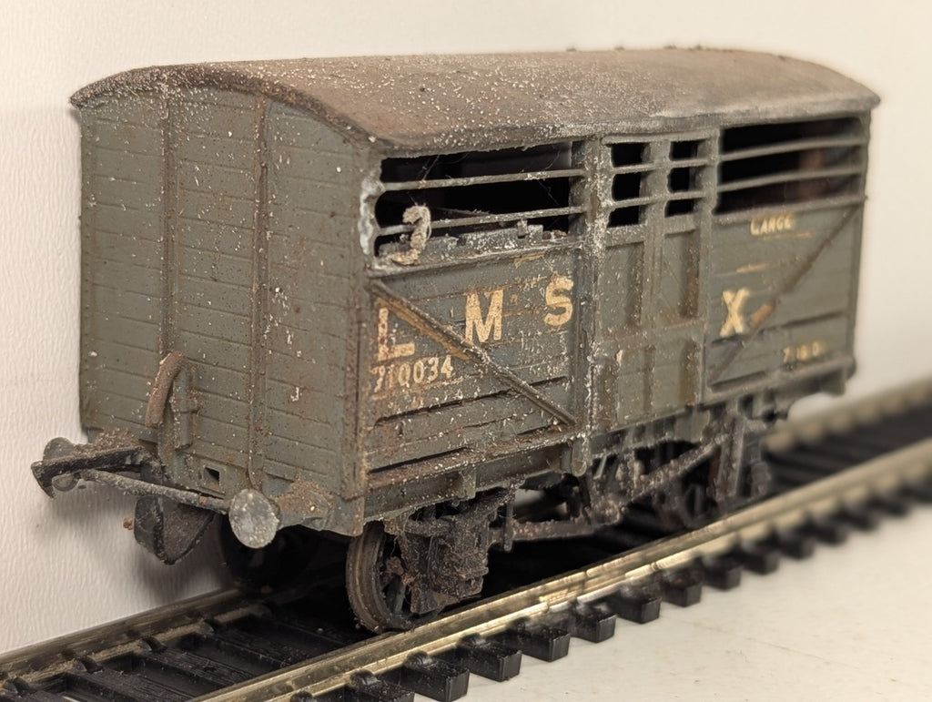 Kitbuilt OO Gauge LMS Cattle Wagon 710034 LMS Grey